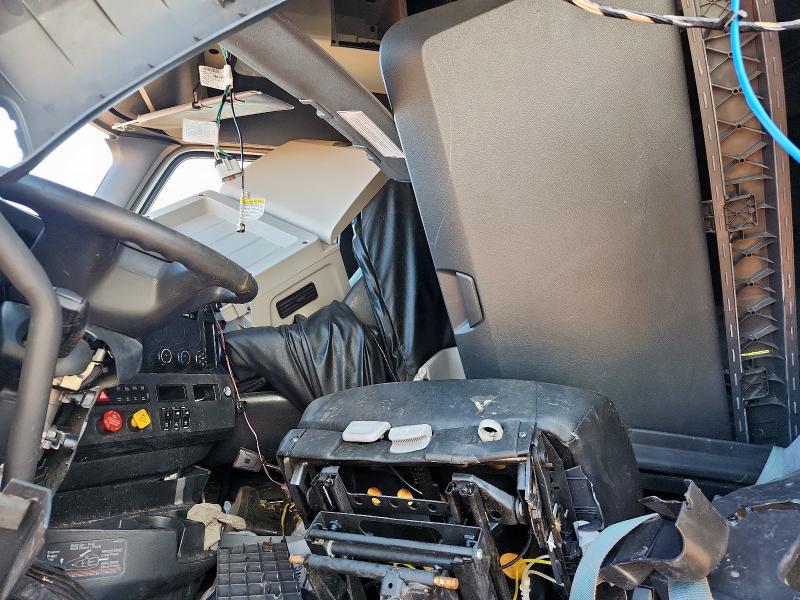 3AKJHHDR7SSWA4675 - 2025 FREIGHTLINER CASCADIA 1 თეთრი ფოტო 5