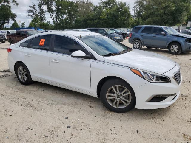 5NPE24AF5FH180968 - 2015 HYUNDAI SONATA SE WHITE photo 4