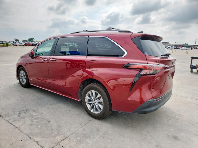 5TDYRKEC2MS040039 - 2021 TOYOTA SIENNA XLE RED photo 2