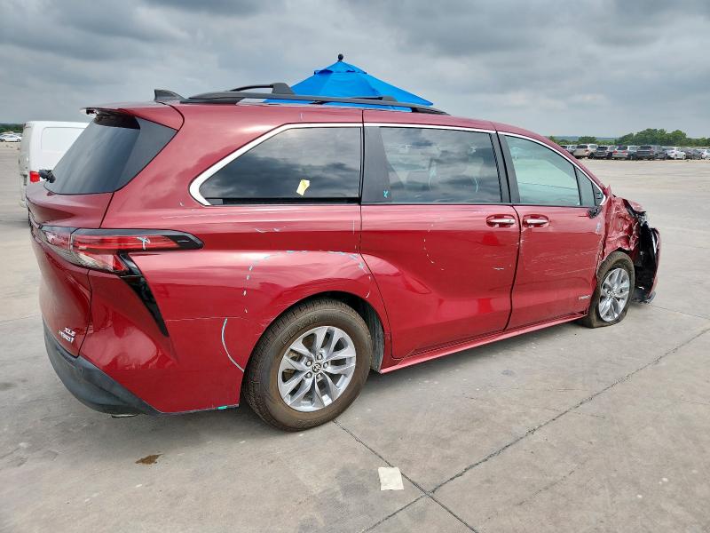 5TDYRKEC2MS040039 - 2021 TOYOTA SIENNA XLE RED photo 3