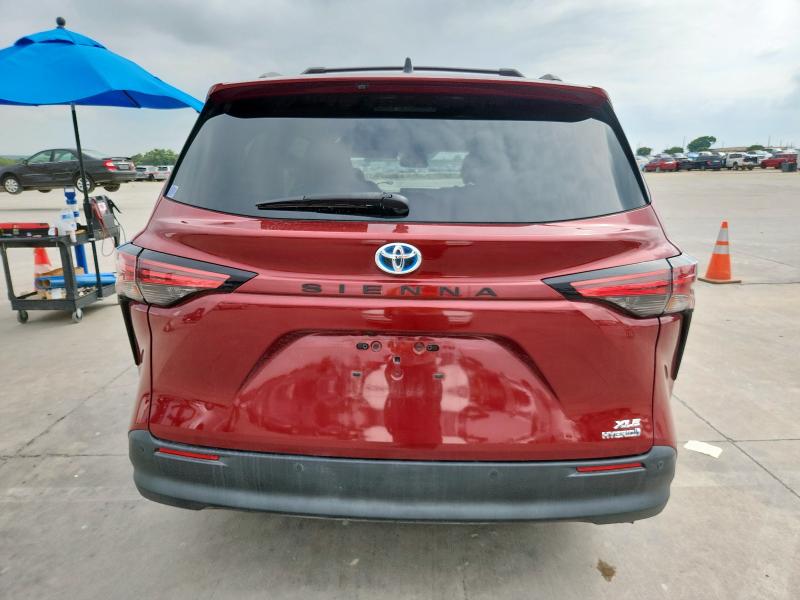 5TDYRKEC2MS040039 - 2021 TOYOTA SIENNA XLE RED photo 6