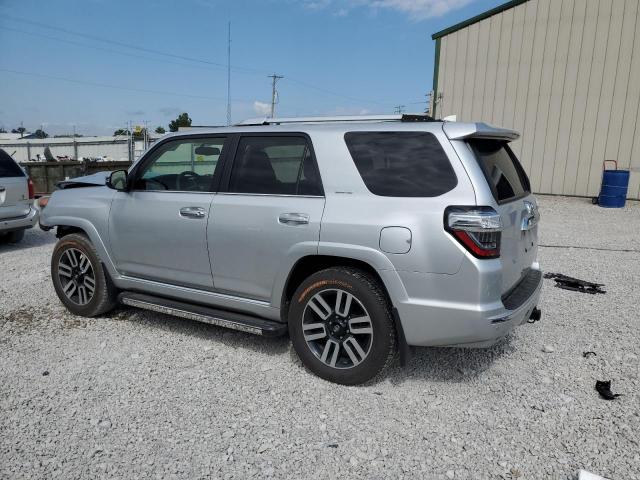 JTEBU5JR9K5686919 - 2019 TOYOTA 4RUNNER SR5/SR5 PREMIUM Srebrny zdjęcie 2