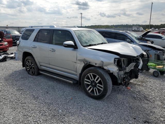 JTEBU5JR9K5686919 - 2019 TOYOTA 4RUNNER SR5/SR5 PREMIUM Srebrny zdjęcie 4