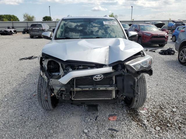 JTEBU5JR9K5686919 - 2019 TOYOTA 4RUNNER SR5/SR5 PREMIUM Srebrny zdjęcie 5