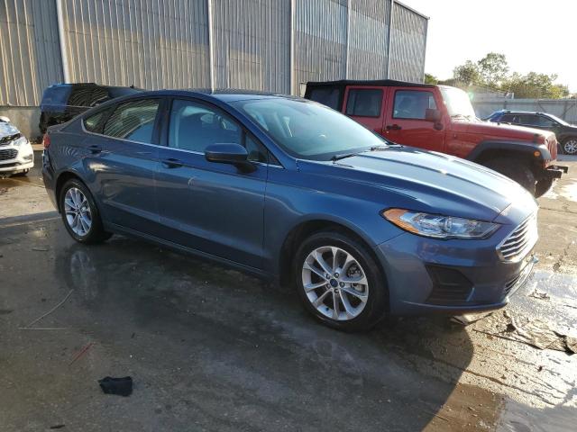 3FA6P0H77KR122323 - 2019 FORD FUSION SE BLUE photo 4