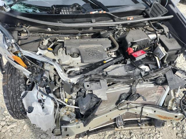 2T3BFREV7HW593654 - 2017 TOYOTA RAV4 LE 银色 照片 11