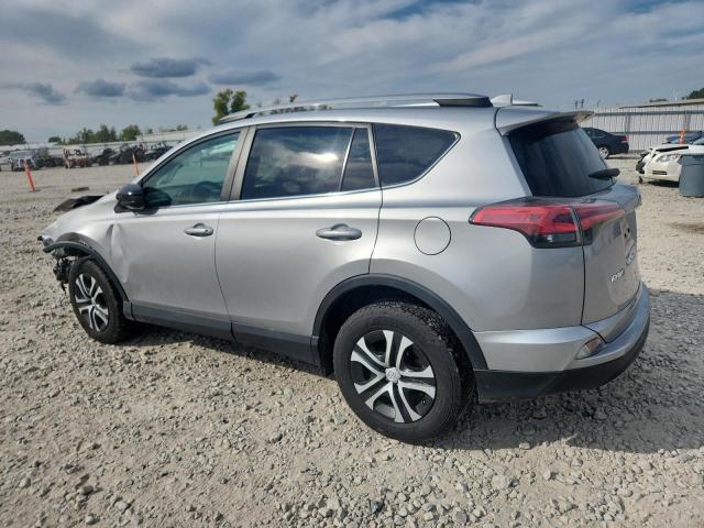 2T3BFREV7HW593654 - 2017 TOYOTA RAV4 LE 银色 照片 2