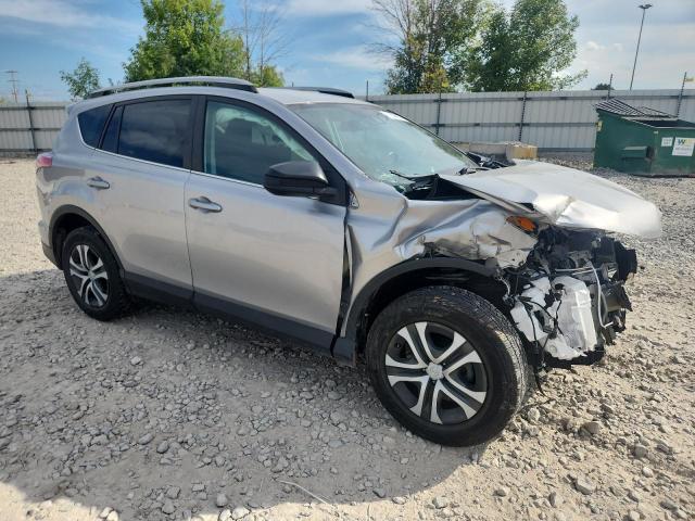 2T3BFREV7HW593654 - 2017 TOYOTA RAV4 LE 银色 照片 4