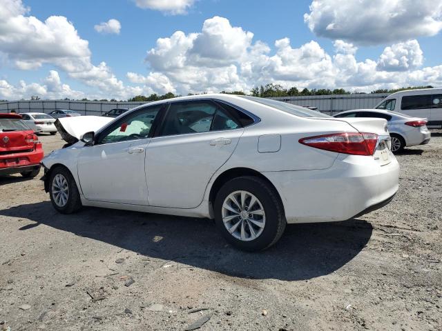 4T1BF1FK2HU800398 - 2017 TOYOTA CAMRY LE WHITE photo 2
