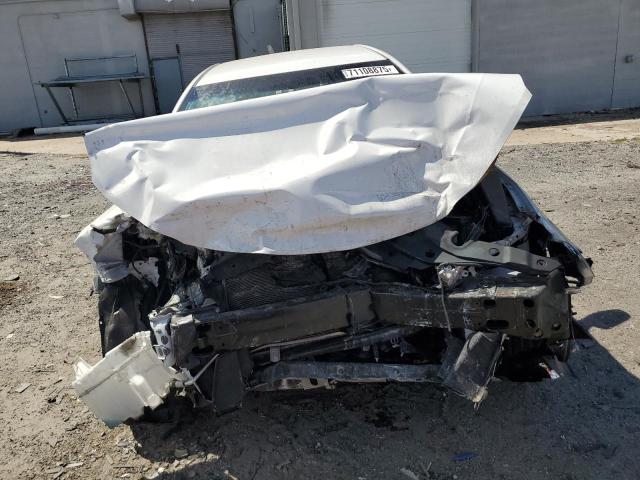 4T1BF1FK2HU800398 - 2017 TOYOTA CAMRY LE WHITE photo 5