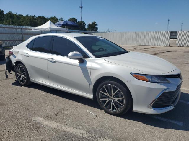 4T1F31AK0PU056199 - 2023 TOYOTA CAMRY XLE თეთრი ფოტო 4