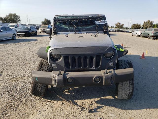1C4BJWDG0JL805688 - 2018 JEEP WRANGLER U SPORT SILVER photo 5