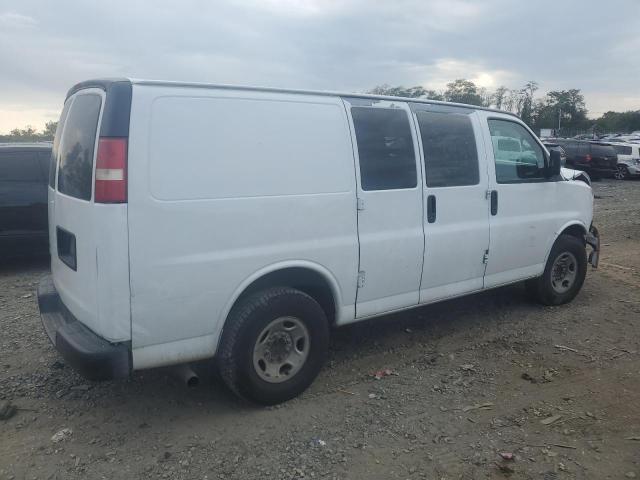 1GCZGFAA0A1131051 - 2010 CHEVROLET EXPRESS G2 WHITE photo 3