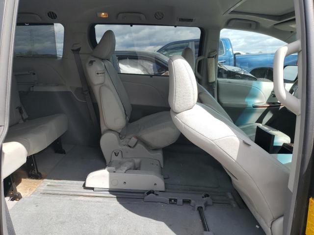 5TDYK3DC2BS127092 - 2011 TOYOTA SIENNA XLE GRAY photo 11