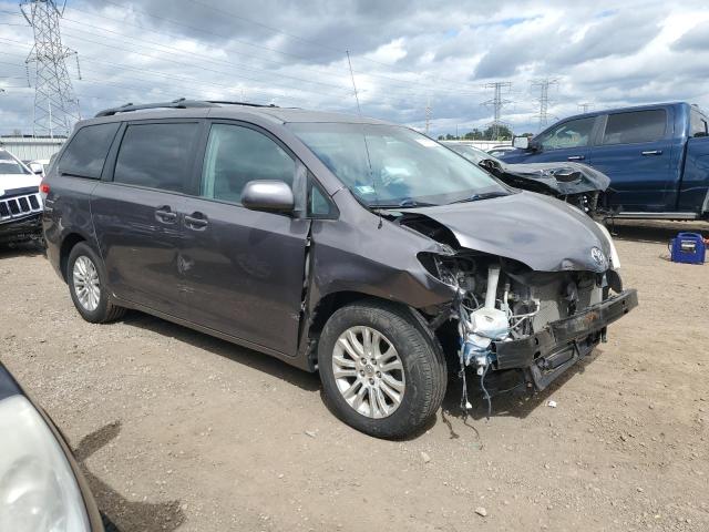 5TDYK3DC2BS127092 - 2011 TOYOTA SIENNA XLE GRAY photo 4