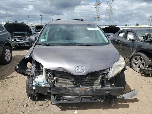 5TDYK3DC2BS127092 - 2011 TOYOTA SIENNA XLE GRAY photo 5