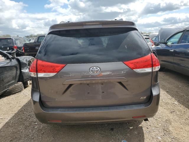 5TDYK3DC2BS127092 - 2011 TOYOTA SIENNA XLE GRAY photo 6