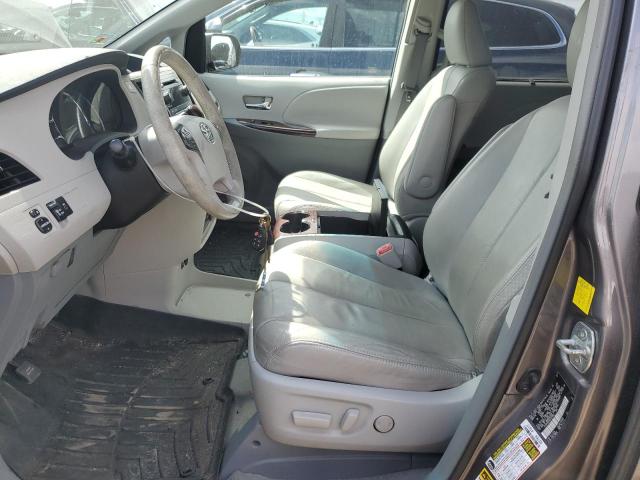 5TDYK3DC2BS127092 - 2011 TOYOTA SIENNA XLE GRAY photo 7