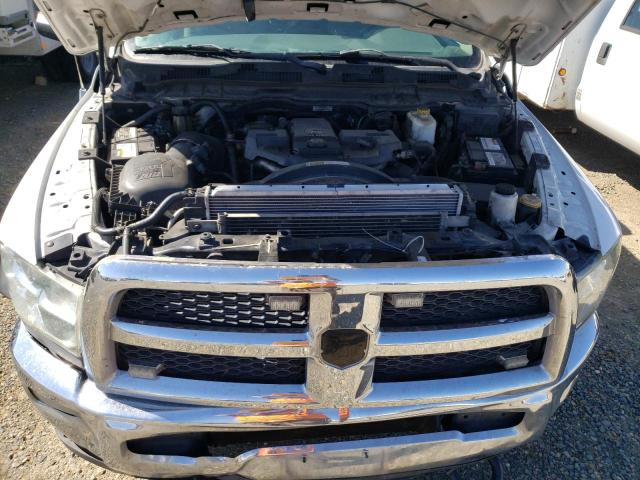 3C7WRMDL5DG595878 - 2013 RAM 5500 WHITE photo 11