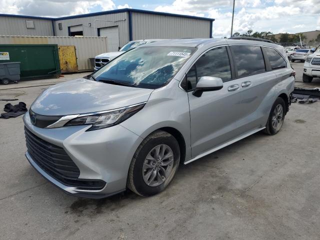 2022 TOYOTA SIENNA LE, 