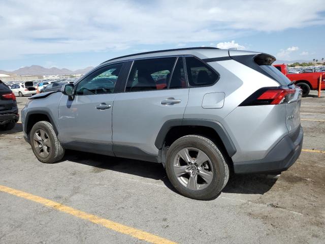 2T3P1RFV8NW278070 - 2022 TOYOTA RAV4 XLE SILVER photo 2