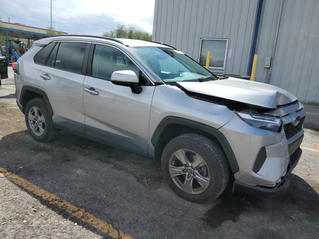 2T3P1RFV8NW278070 - 2022 TOYOTA RAV4 XLE SILVER photo 4