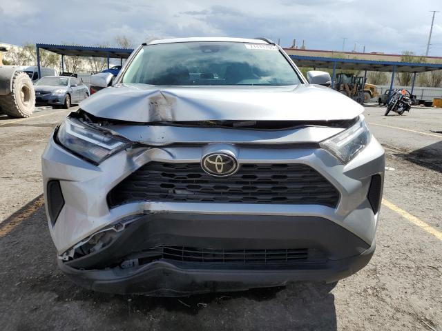 2T3P1RFV8NW278070 - 2022 TOYOTA RAV4 XLE SILVER photo 5