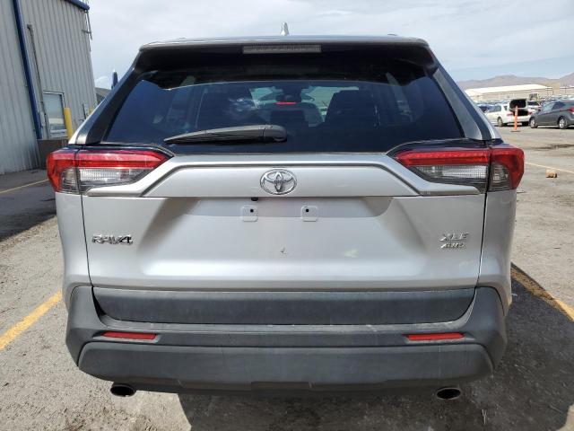 2T3P1RFV8NW278070 - 2022 TOYOTA RAV4 XLE SILVER photo 6