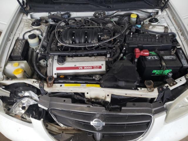 JN1CA31A81T316445 - 2001 NISSAN MAXIMA GXE WHITE photo 11