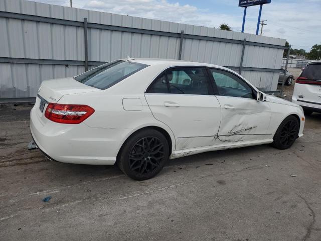 WDDHF8HB6AA106637 - 2010 MERCEDES-BENZ E 350 4MATIC WHITE photo 3