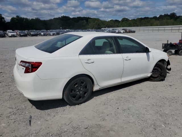 4T4BF1FK8CR193552 - 2012 TOYOTA CAMRY BASE WHITE photo 3