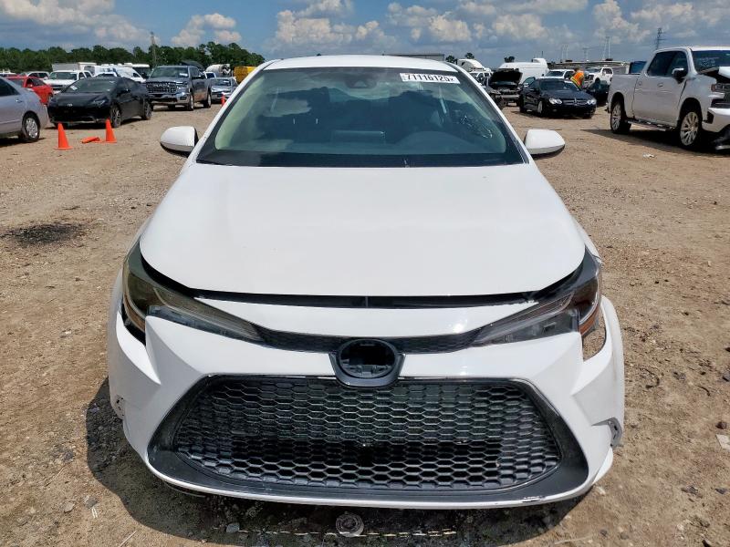 5YFEPMAE8MP243859 - 2021 TOYOTA COROLLA LE WHITE photo 5
