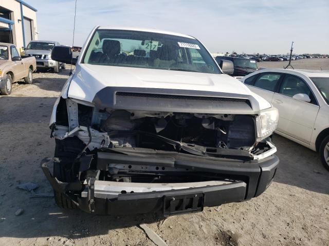 5TFRM5F14HX122405 - 2017 TOYOTA TUNDRA DOUBLE CAB SR/SR5 WHITE photo 5