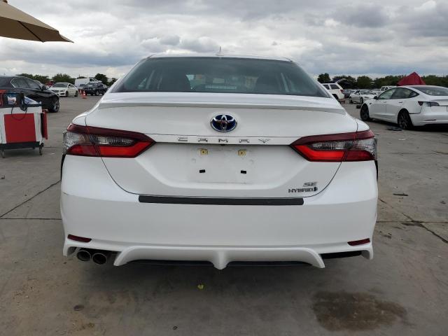 4T1S31AK1RU062708 - 2024 TOYOTA CAMRY SE NIGHT SHADE WHITE photo 6