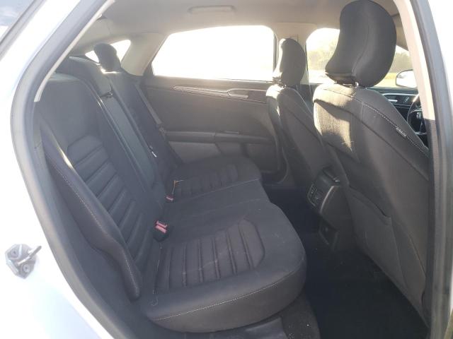 3FA6P0HD2HR272998 - 2017 FORD FUSION SE WHITE photo 10