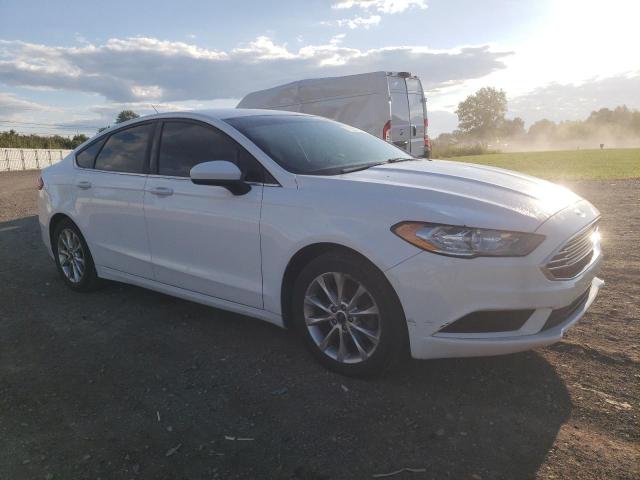 3FA6P0HD2HR272998 - 2017 FORD FUSION SE WHITE photo 4