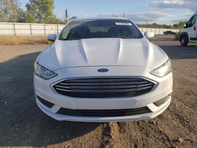 3FA6P0HD2HR272998 - 2017 FORD FUSION SE WHITE photo 5