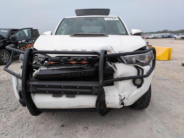 JTEBU5JR1J5505858 - 2018 TOYOTA 4RUNNER SR5/SR5 PREMIUM WHITE photo 5