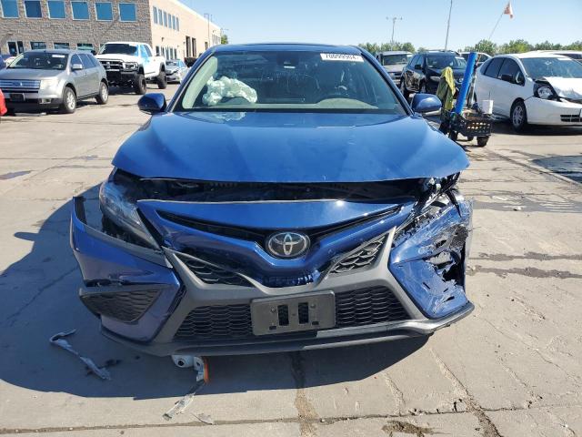 4T1S11AK9PU100446 - 2023 TOYOTA CAMRY SE NIGHT SHADE BLUE photo 5