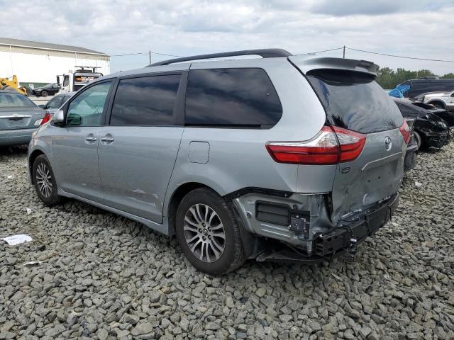 5TDYZ3DCXKS993182 - 2019 TOYOTA SIENNA XLE SILVER photo 2