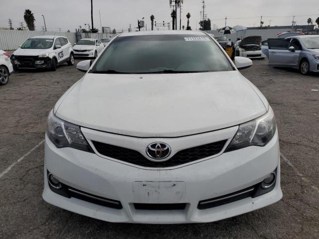 4T1BF1FK3EU863666 - 2014 TOYOTA CAMRY L WHITE photo 5