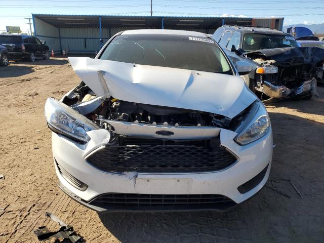 1FADP3F24JL304963 - 2018 FORD FOCUS SE WHITE photo 5