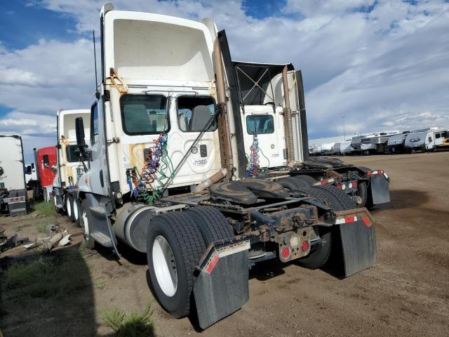 1FUBGEDV8FLGH4712 - 2015 FREIGHTLINER CASCADIA WHITE photo 3