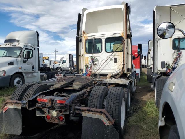 1FUJGEDV3FLGJ9729 - 2015 FREIGHTLINER CASCADIA WHITE photo 4