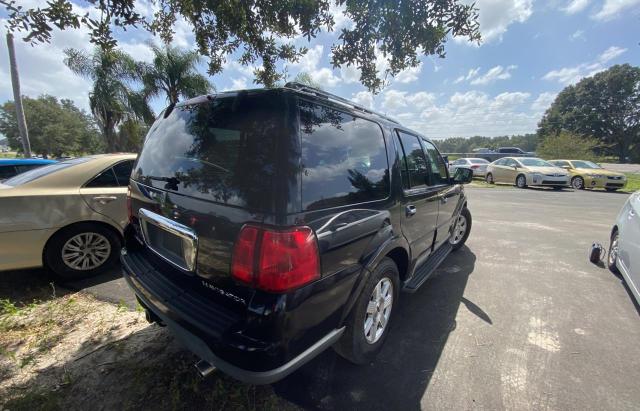 5LMFU28R24LJ10638 - 2004 LINCOLN NAVIGATOR შავი ფოტო 4