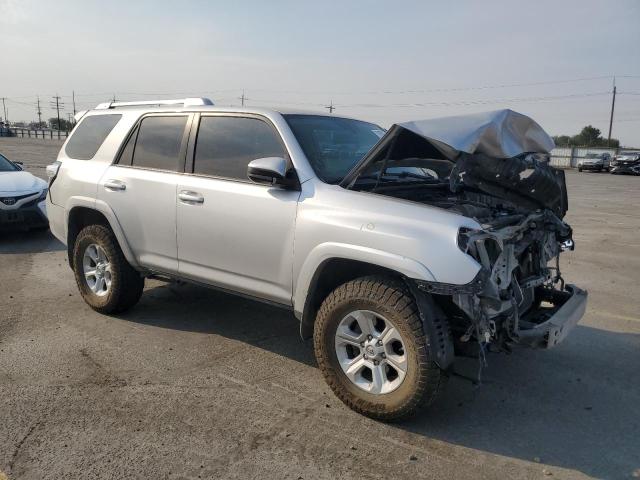 JTEBU5JR6J5534448 - 2018 TOYOTA 4RUNNER SR5/SR5 PREMIUM Gümüş foto 4