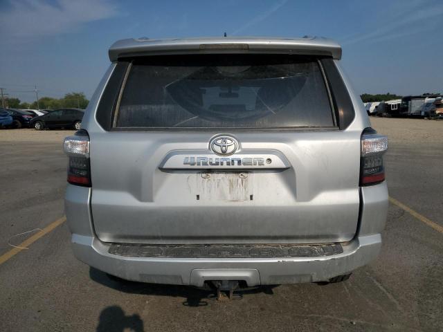 JTEBU5JR6J5534448 - 2018 TOYOTA 4RUNNER SR5/SR5 PREMIUM Gümüş foto 6