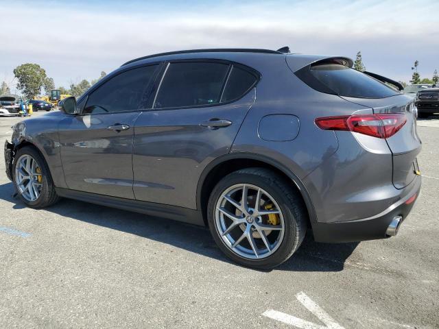 ZASFAKNN1J7B70035 - 2018 ALFA ROMEO STELVIO TI SPORT GRAY photo 2