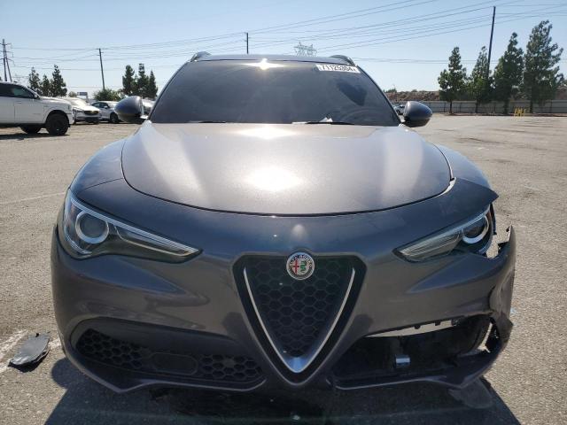 ZASFAKNN1J7B70035 - 2018 ALFA ROMEO STELVIO TI SPORT GRAY photo 5