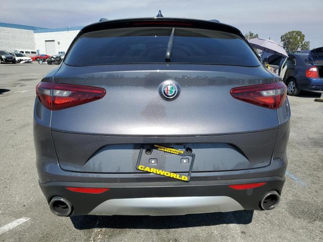 ZASFAKNN1J7B70035 - 2018 ALFA ROMEO STELVIO TI SPORT GRAY photo 6